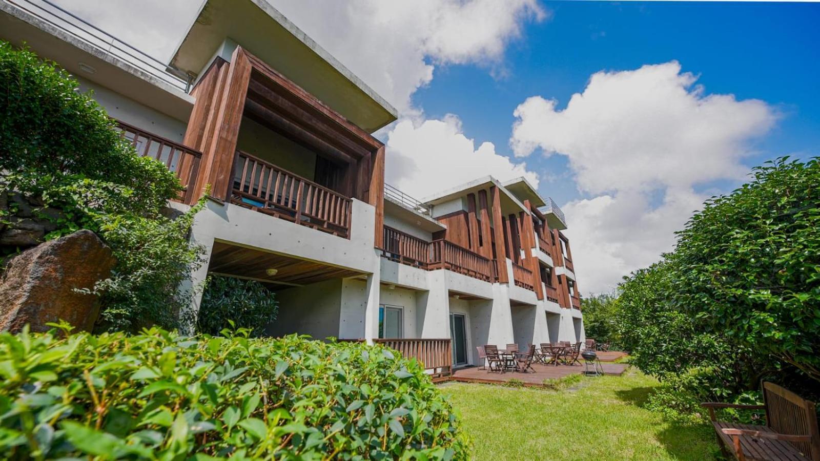 Jeju Eco Suites Seogwipo Bagian luar foto