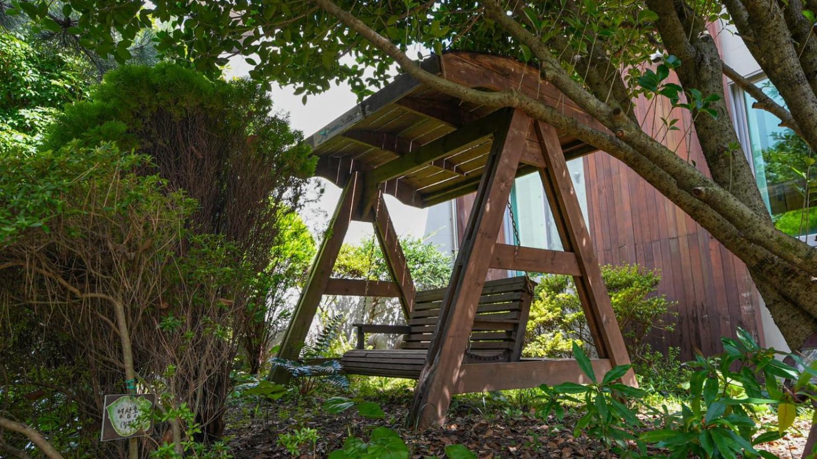 Jeju Eco Suites Seogwipo Bagian luar foto