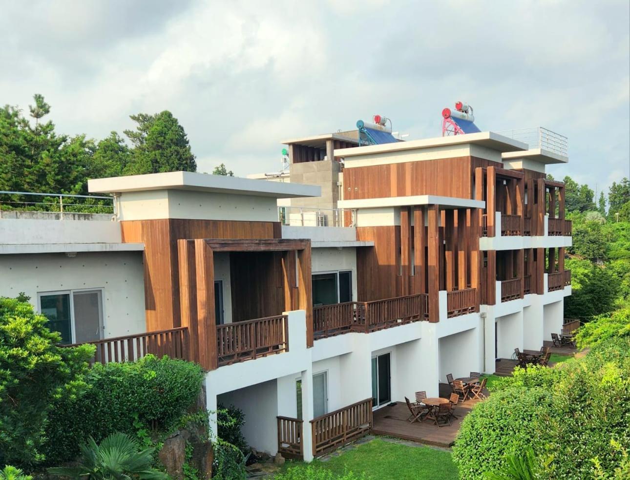 Jeju Eco Suites Seogwipo Bagian luar foto