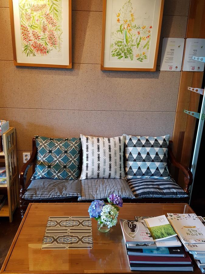 Jeju Eco Suites Seogwipo Bagian luar foto