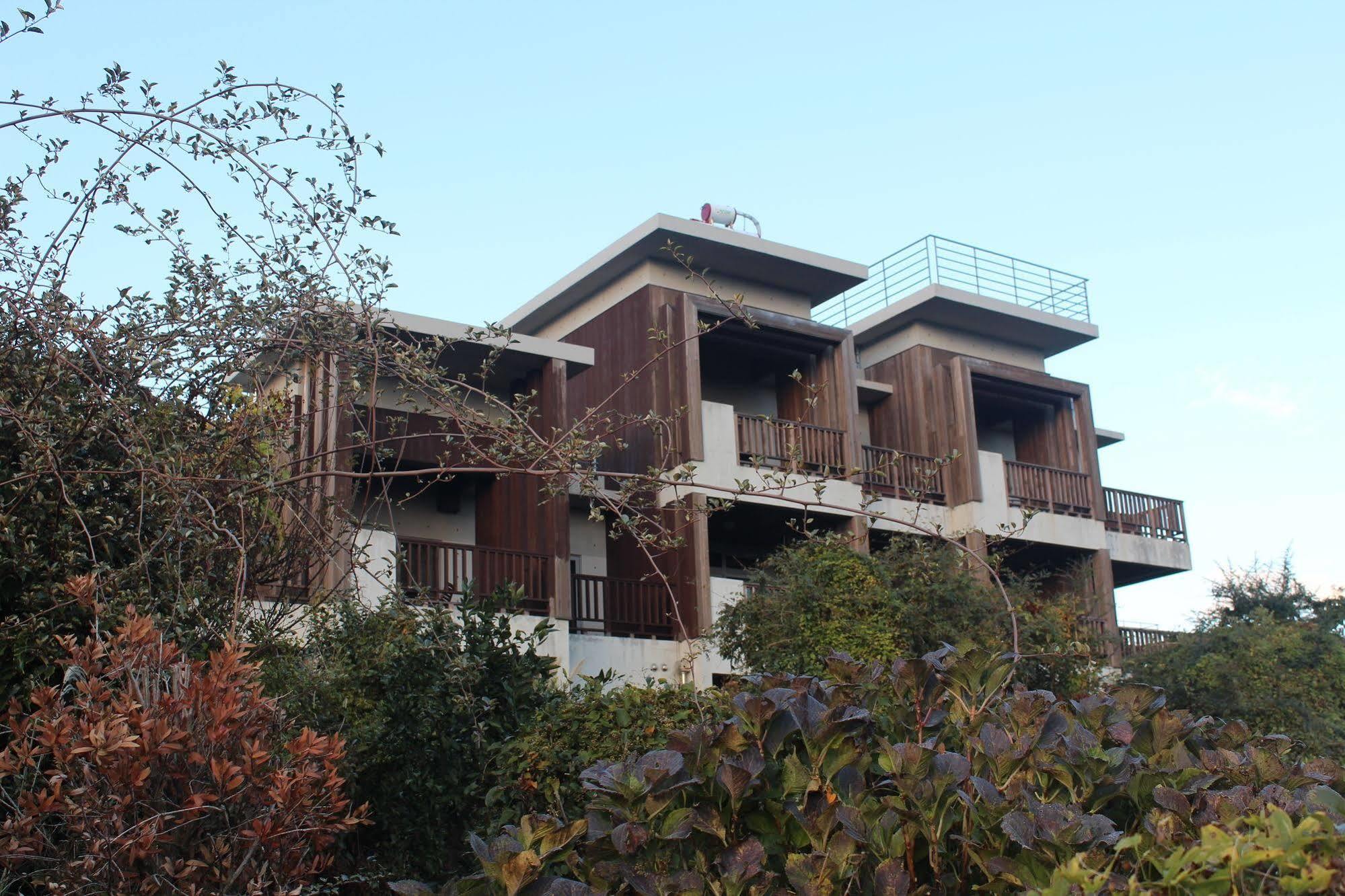 Jeju Eco Suites Seogwipo Bagian luar foto