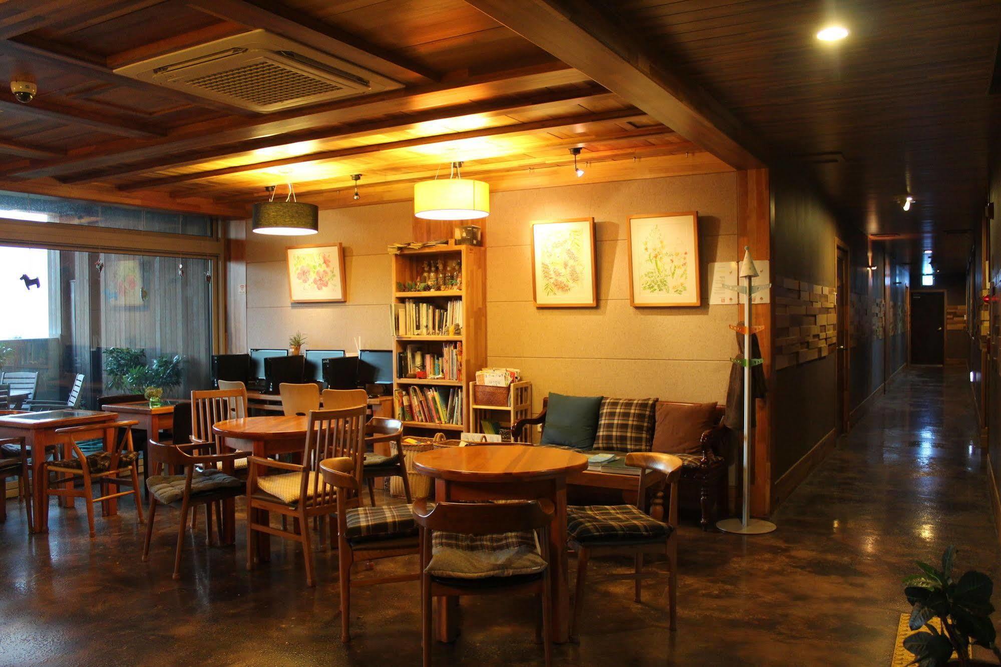 Jeju Eco Suites Seogwipo Bagian luar foto