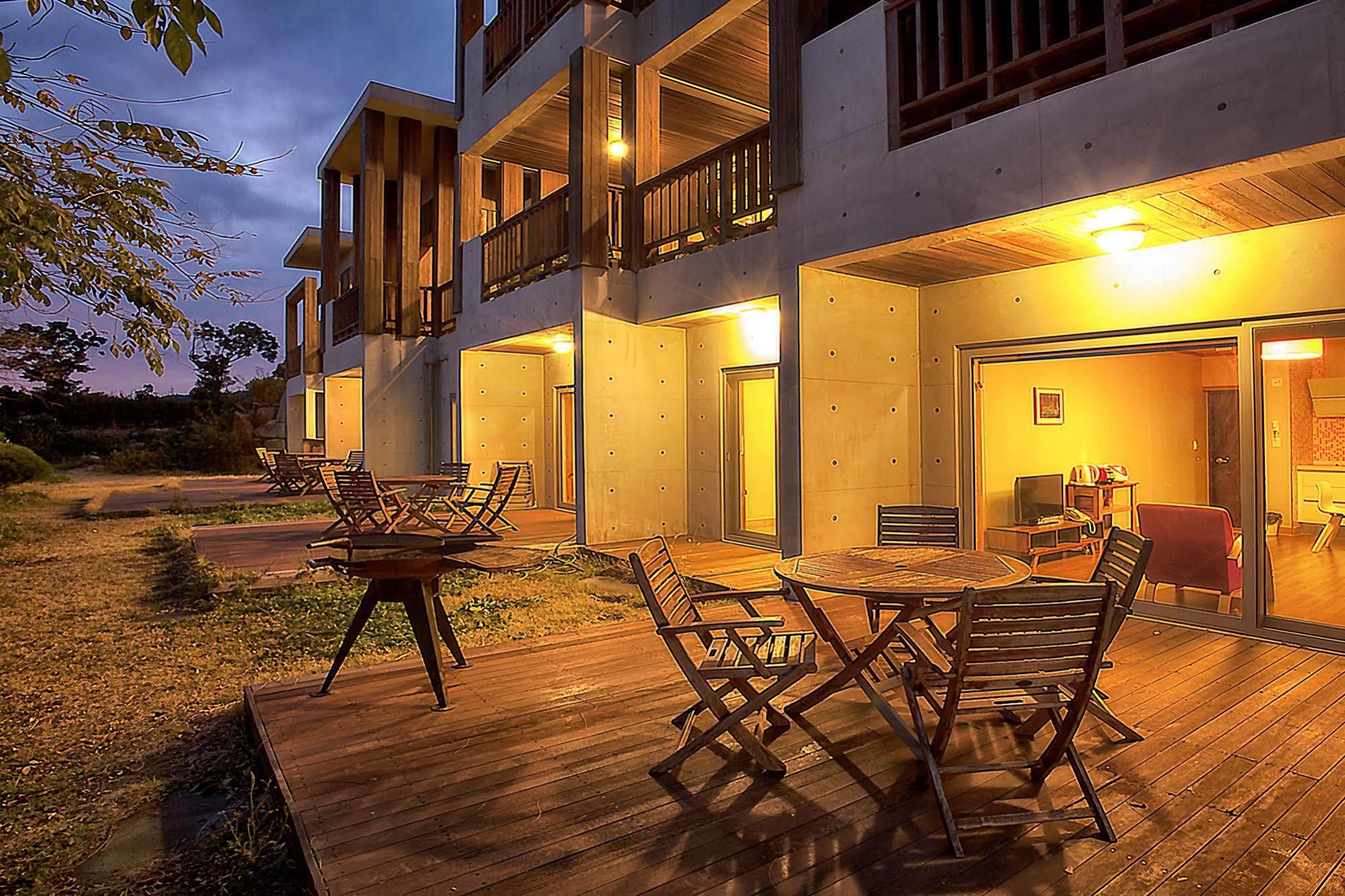 Jeju Eco Suites Seogwipo Bagian luar foto