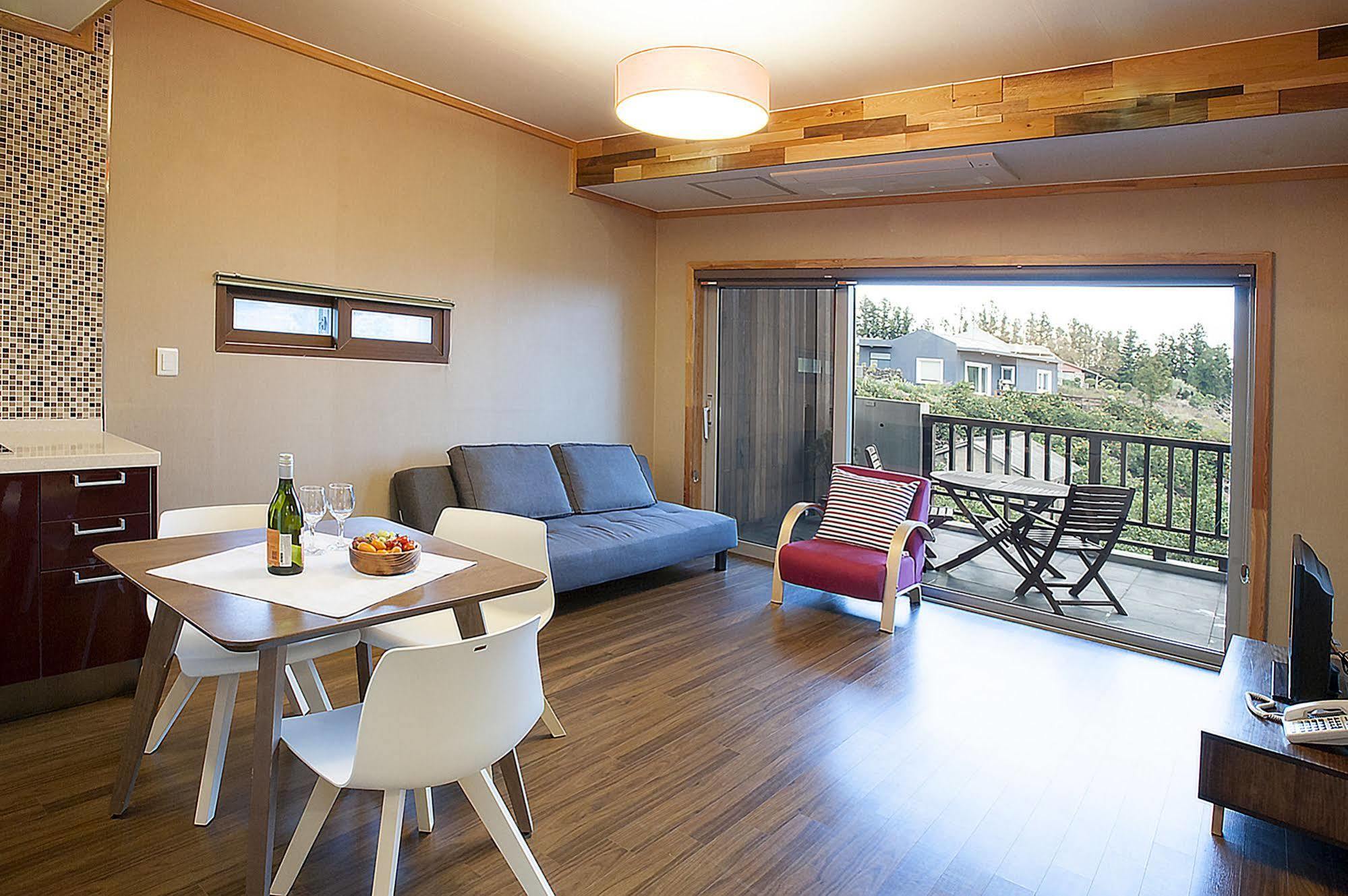 Jeju Eco Suites Seogwipo Bagian luar foto